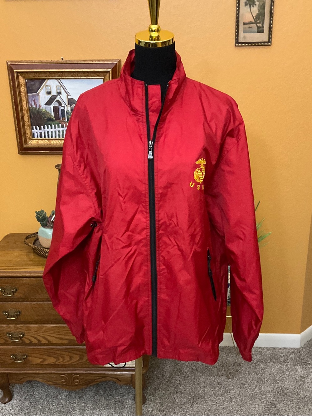 Men’s Size Large USMC Windbreaker! Excellent Condition